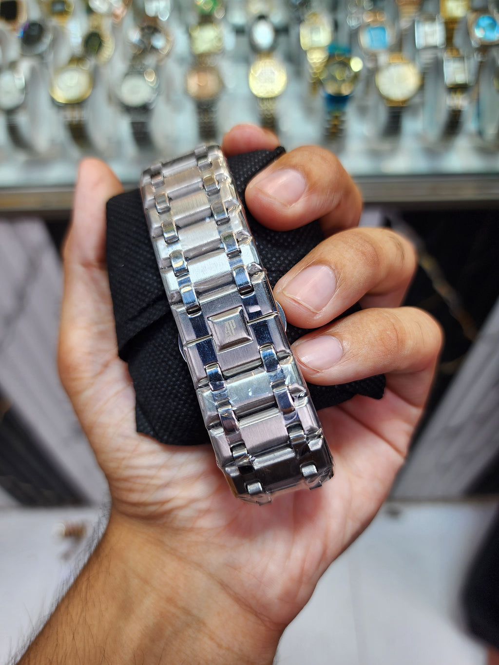 Audemars Piguet: Royal Oak - White