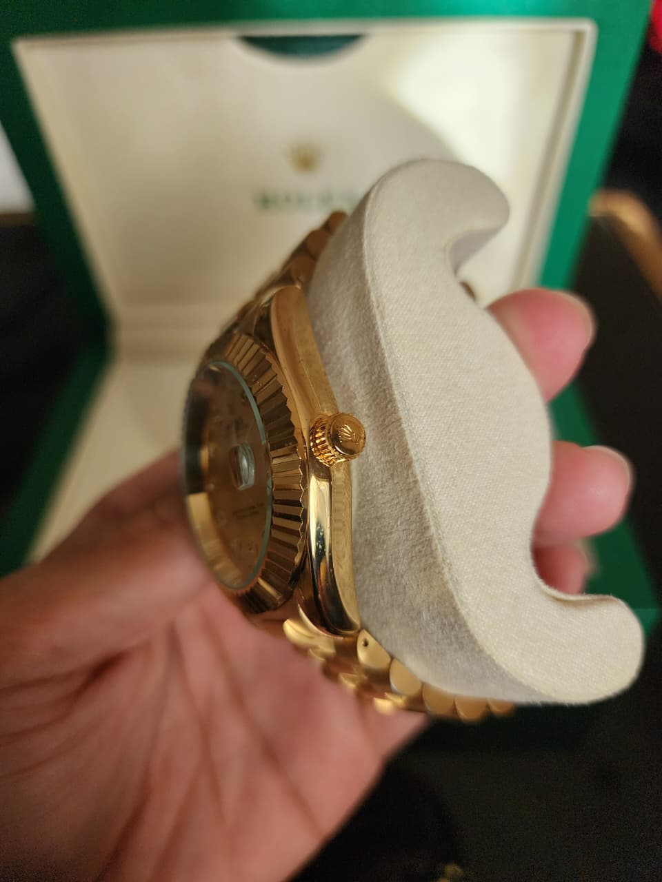 Rolex: Date - Golden